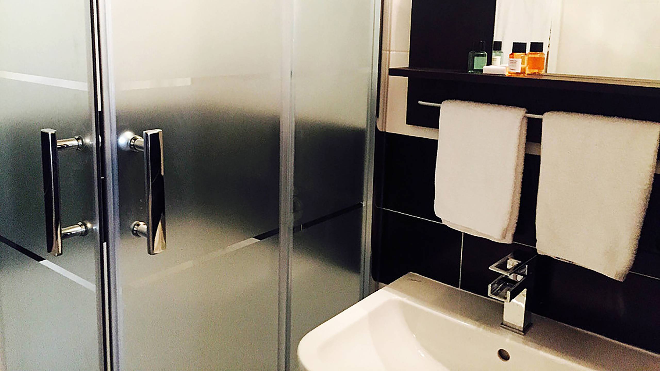 gh-collection-rome-Iuturna-guesthouse-bagno